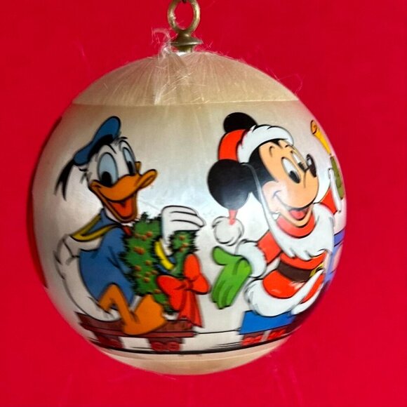 1978 Vintage Satin Hallmark Disney Ball Ornament - Picture 4 of 7